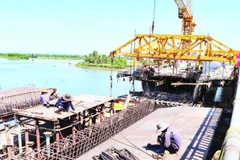 Các đơn vị nhà thầu đang khẩn trương thi công các hạng mục tại dự án thành phần 1 hoàn thiện đường ven biển 129 (Võ Chí Công).