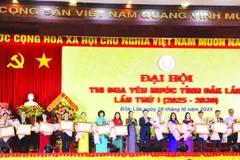 Thừa ủy quyền của Chủ tịch nước, lãnh đạo tỉnh Đắk Lắk trao tặng Huân chương Lao động hạng ba cho 17 cá nhân có nhiều thành tích xuất sắc trong phong trào thi đua yêu nước giai đoạn 2020-2025.