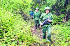 Cán bộ, chiến sĩ Đồn Biên phòng Cửa khẩu Lệ Thanh tuần tra biên giới.