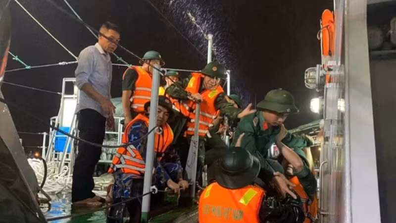 Cấp cứu quân nhân đau ruột thừa từ Đảo Mê.