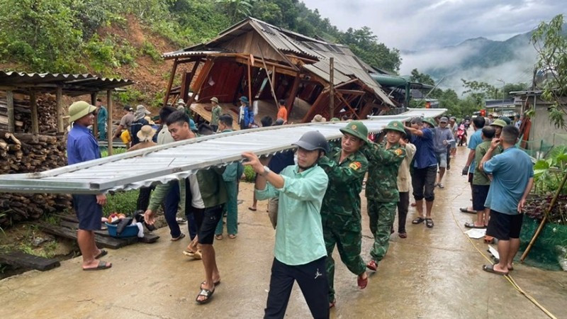 Khẩn trương khắc phục hậu quả mưa bão tại xã Mường Lát.
