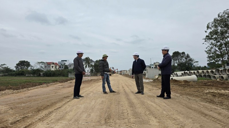 Kiểm tra tiến độ Dự án Tuyến đường bộ ven biển đoạn Nga Sơn-Hoằng Hóa.