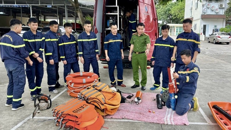 Sẵn sàng phòng cháy chữa cháy và cứu nạn cứu hộ trong bão số 9.