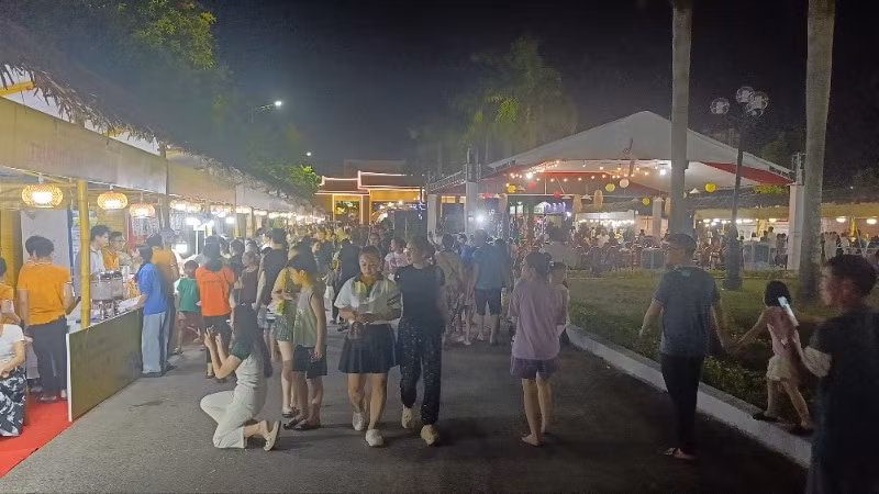 Liên hoan Văn hóa Ẩm thực xứ Thanh thu hút sự quan tâm của rất đông người dân. 