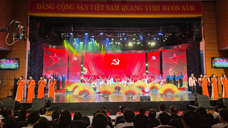Chương trình nghệ thuật chào mừng thành công Đại hội Đảng bộ tỉnh Thanh Hóa.