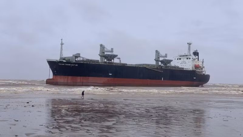 Tàu vận tải Thanh Thành Đạt 99 mắc cạn.