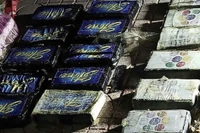 Các bánh có bột trắng, nghi ngờ là ma túy.