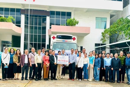 Đoàn công tác trao vaccine và sinh phẩm y tế cho Sở Y tế tỉnh Gia Lai.