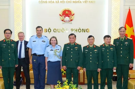 Các đại biểu tại buổi tiếp.