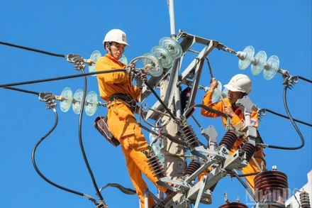 EVNCPC chủ động triển khai đồng bộ nhiều giải pháp nhằm bảo đảm cung ứng điện ổn định, an toàn cho người dân và hoạt động kinh tế-xã hội. (Ảnh: ĐÌNH TĂNG)