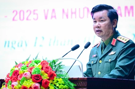 Thượng tướng Đỗ Xuân Tụng, Phó Chủ nhiệm Tổng cục Chính trị, phát biểu chỉ đạo hội nghị. (Ảnh: BẢO LONG)