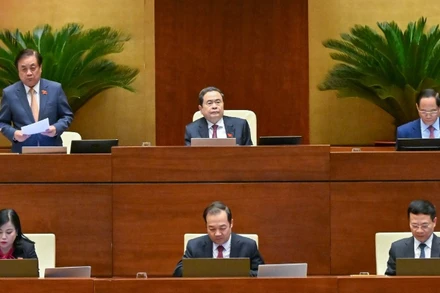 Chủ tịch Quốc hội Trần Thanh Mẫn và Phó Chủ tịch Quốc hội chủ trì, điều hành phiên họp. (Ảnh: ĐĂNG ANH)