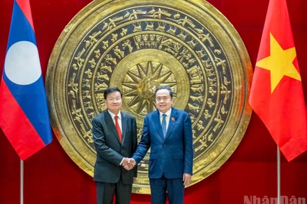 Chủ tịch Quốc hội Trần Thanh Mẫn hội kiến Tổng Bí thư, Chủ tịch nước Lào Thongloun Sisoulith. (Ảnh: DUY LINH)