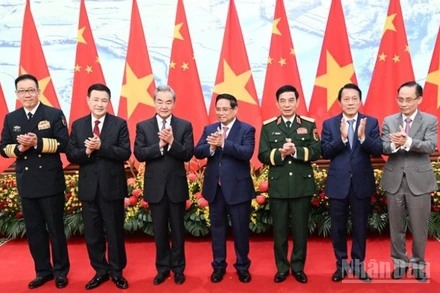 Thủ tướng Chính phủ Phạm Minh Chính cùng các Bộ trưởng Ngoại giao, Quốc phòng, Công an Việt Nam và Trung Quốc. (Ảnh: TRẦN HẢI)