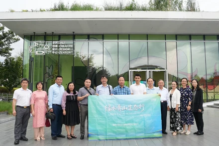 Đoàn chuyên gia, học giả hai nước Việt-Trung khảo sát tại huyện An Cát, thành phố Hồ Châu, tỉnh Chiết Giang, Trung Quốc.