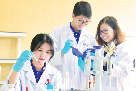 Yêu cầu cấp thiết về xây dựng đội ngũ nhân lực chất lượng cao, đủ năng lực làm chủ công nghệ trong giai đoạn mới.