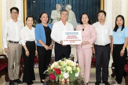 Quang cảnh buổi tiếp nhận.