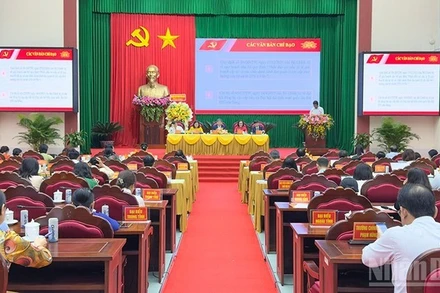 Hội thảo khoa học với chủ đề “Phát triển đội ngũ cán bộ nữ lãnh đạo, quản lý vùng đồng bằng sông Cửu Long trong thời kỳ mới” do Học viện Chính trị quốc gia Hồ Chí Minh phối hợp Tỉnh ủy Vĩnh Long tổ chức ngày 11/10/2025. (Ảnh: BÁ DŨNG)