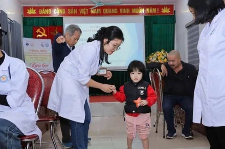 Trẻ em khuyết tật dưới 16 tuổi trên địa bàn tỉnh Phú Thọ mắc các khuyết tật: Dị tật vùng mặt, di chứng sau bỏng, khuyết tật vận động, khuyết tật mắt, khuyết tật tai, khuyết tật sinh dục, hậu môn, các loại u bướu lành tính khác... đều được khám miễn phí.