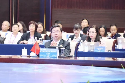 Thứ trưởng Khoa học và Công nghệ Bùi Hoàng Phương dự hội nghị.