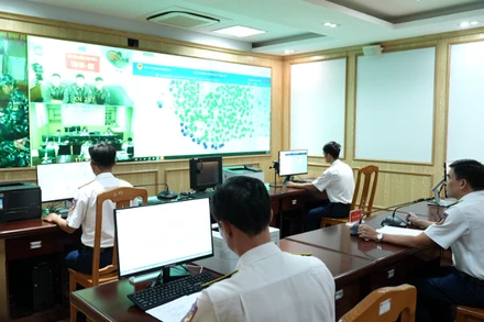 Trung tâm Sở Chỉ huy Vùng Cảnh sát biển 4 theo dõi, giám sát chặt chẽ tàu cá hoạt động trên biển thông qua hệ thống VSAT và VMS.