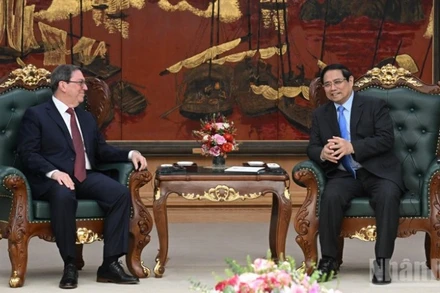 Thủ tướng Chính phủ Phạm Minh Chính tiếp Đặc phái viên Đảng Cộng sản Cuba, Nhà nước Cộng hòa Cuba, Ủy viên Bộ Chính trị, Bộ trưởng Ngoại giao Bruno Rodríguez Parrilla. (Ảnh: TRẦN HẢI)
