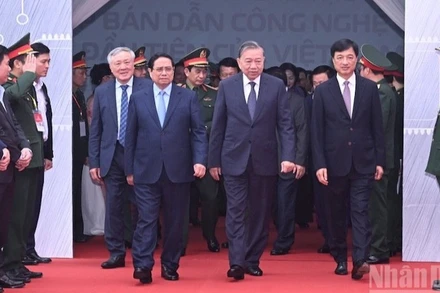 Tổng Bí thư Tô Lâm, Thủ tướng Chính phủ Phạm Minh Chính và các đồng chí lãnh đạo Đảng, Nhà nước tới dự Lễ khởi công Nhà máy chế tạo chip bán dẫn công nghệ cao của Tập đoàn Viettel. (Ảnh: TRẦN HẢI)