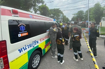 Cảnh sát Thái Lan phong tỏa hiện trường. (Ảnh: XUÂN SƠN)