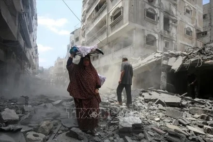 Đống đổ nát sau các cuộc không kích của Israel xuống Dải Gaza. Ảnh: THX/TTXVN