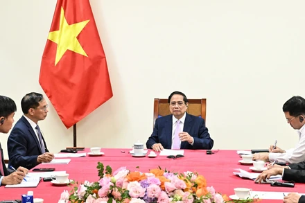 Thủ tướng Chính phủ Phạm Minh Chính điện đàm với Thủ tướng Malaysia Anwar Ibrahim. 