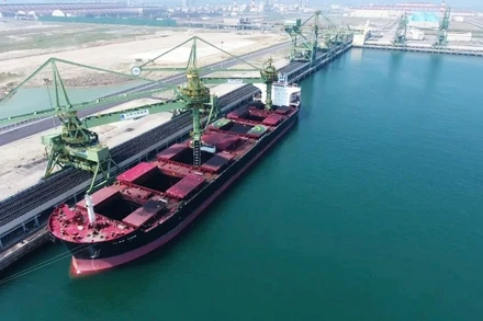 Khu kinh tế Vũng Áng đang từng bước trở thành trung tâm công nghiệp động lực và logistics của khu vực và cả nước.