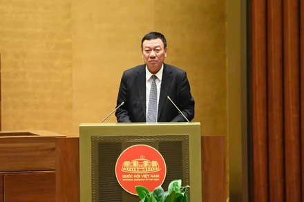 Tổng Thanh tra Chính phủ Đoàn Hồng Phong trình bày Tờ trình Dự án Luật sửa đổi, bổ sung một số điều của Luật Phòng, chống tham nhũng. (Ảnh: DUY LINH)