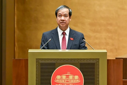 Bộ trưởng Giáo dục và Đào tạo Nguyễn Kim Sơn trình bày Tờ trình về chủ trương đầu tư Chương trình mục tiêu quốc gia hiện đại hóa, nâng cao chất lượng giáo dục và đào tạo giai đoạn 2026-2035. (Ảnh: DUY LINH)