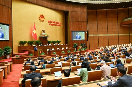 Quốc hội làm việc tại hội trường, nghe Tờ trình và Báo cáo thẩm tra dự án Luật sửa đổi, bổ sung một số điều của Luật Quản lý nợ công. (Ảnh: DUY LINH)