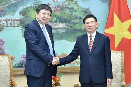 Phó Thủ tướng Chính phủ Hồ Đức Phớc tiếp Chủ tịch Hội đồng Quản trị Tập đoàn Hoa Thiết (Trung Quốc) Dương Vệ Đông. (Ảnh: Báo điện tử Chính phủ)