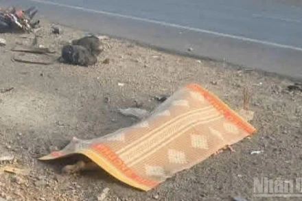 Hiện trường xảy ra vụ tai nạn giao thông khiến 3 người thương vong trên đường Hồ Chí Minh, đoạn qua xã Nhân Cơ, tỉnh Lâm Đồng.