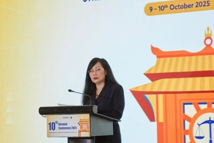 Đại sứ, Tiến sĩ Phạm Lan Dung, Chủ tịch Hội Luật quốc tế châu Á phát biểu khai mạc hội nghị. (Ảnh: TL)