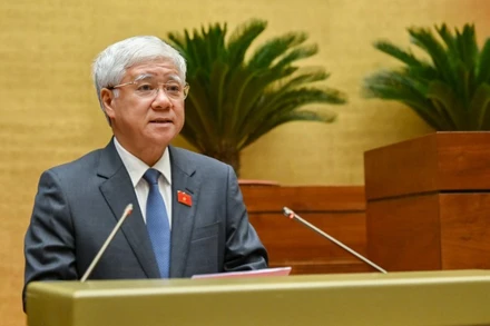 Chủ tịch Ủy ban Trung ương Mặt trận Tổ quốc Việt Nam Đỗ Văn Chiến trình bày báo cáo một số nội dung chủ yếu tổng hợp ý kiến, kiến nghị của cử tri và nhân dân. (Ảnh: DUY LINH)