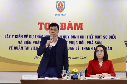 Phó Cục trưởng Cục Bổ trợ tư pháp (Bộ Tư pháp) Nguyễn Tấn Cường phát biểu tại tọa đàm. (Ảnh: TL)