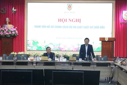 Thứ trưởng Tư pháp Mai Lương Khôi phát biểu khai mạc hội nghị. (Ảnh: TL)