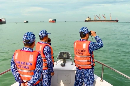 Cảnh sát biển tuần tra kiểm soát địa bàn.