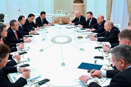 Các nhà lãnh đạo Nga và Trung Quốc trong cuộc gặp ở Moskva. (Ảnh TÂN HOA XÃ)