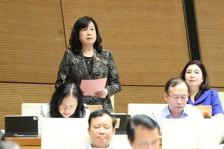 Bộ trưởng Y tế Đào Hồng Lan giải trình, làm rõ một số ý kiến đại biểu Quốc hội quan tâm. (Ảnh: DUY LINH)