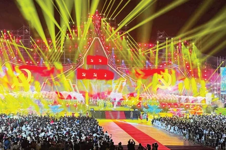 Chương trình nghệ thuật đặc biệt về tình hữu nghị Việt-Lào diễn ra tại Viêng Chăn. (Ảnh: Đại sứ quán Việt Nam tại Lào)