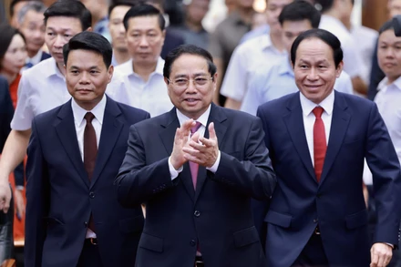 Thủ tướng Phạm Minh Chính đến dự Lễ công bố các nghị quyết, quyết định của Trung ương về sáp nhập đơn vị hành chính cho thành phố Hải Phòng. (Ảnh: TTXVN)