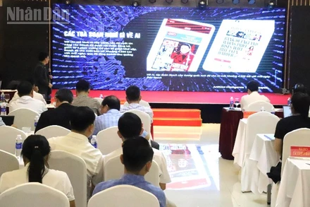 Các học viên tiếp thu kiến thức về ứng dụng trí tuệ nhân tạo (AI) trong công tác tuyên truyền, thông tin đối ngoại.