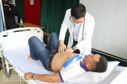 Đắk Lắk Sau Khi Xảy Ra Sự Cố Máy Tán Sỏi Bị Hỏng Nhưng Trên 255 Hồ Sơ Bệnh Án Vẫn Ghi Thực Hiện Các Kỹ Thuật Bằng Máy Laser, Bệnh Viện Đa Khoa Vùng Tây Nguyên Mời Các Bệnh Nhân Đến Khám Lại Để Có Hướng Xử Lý.
