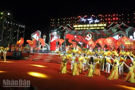 Đại Hội Đảng Toàn Quốc Lần Thứ Xiv - Trang 1 Một Tiết Mục Ca Ngợi Đảng Quang Vinh.