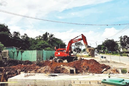 Dự án nâng cấp, mở rộng Quốc lộ 14B hiện đang vướng mắc vì hàng trăm hộ dân chưa bàn giao mặt bằng.