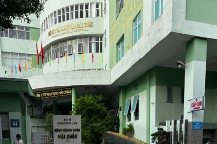 Đà Nẵng có văn bản hỏa tốc kiểm tra, chấn chỉnh tình trạng "cò mồi" khám chữa bệnh tại các cơ sở y tế, khám chữa bệnh trên toàn thành phố. Trong ảnh là Trung tâm y tế khu vực Hải Châu- nơi vừa có phản ảnh của công dân về việc bị "dụ dỗ" khám bệnh với giá cao. (Ảnh: ANH ĐÀO)